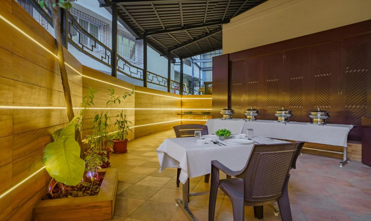 Treebo Premium Savera Inn ムンバイ エクステリア 写真